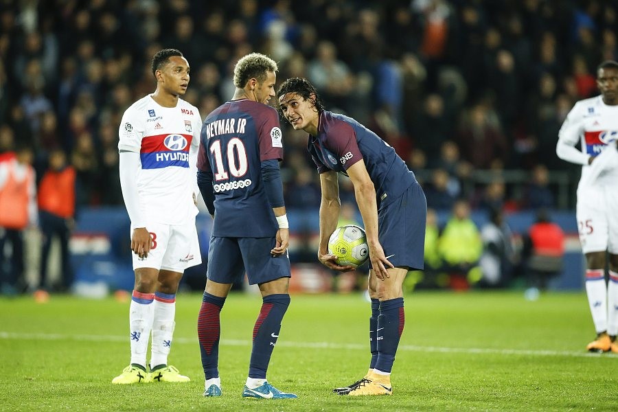 米乐官方在线入口今夜广东宏远备战法甲，更衣室发声细节曝光，质疑声仍在，阵容厚度经受考验(广东宏远历届队员名单)